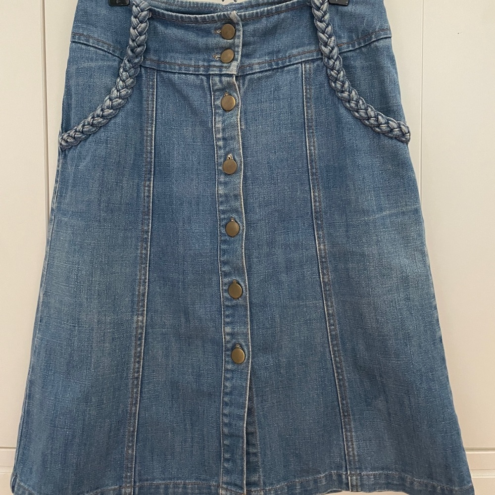 H&M Denim Skirt Women’s Size 4.